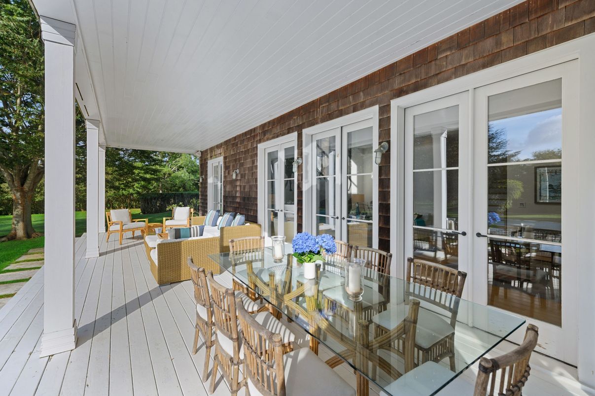 Dining room, Exterior