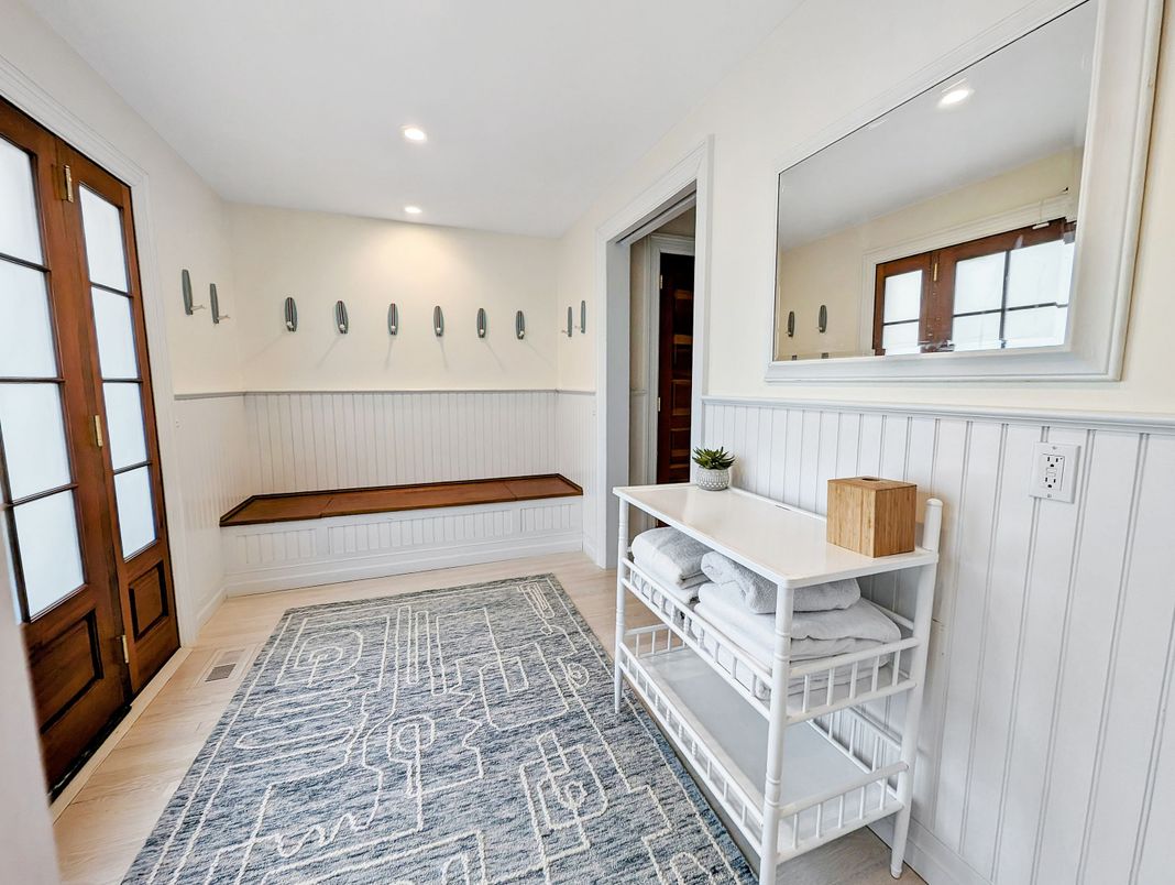 Interior, Recessed Lighting, Wood Texture Flooring