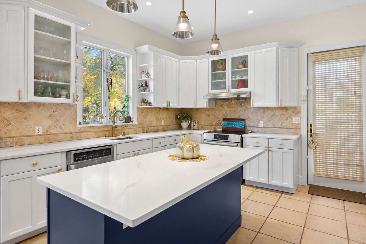 Interior, Kitchen, Pendant Lights, Recessed Lighting, Stainless Steel Appliances