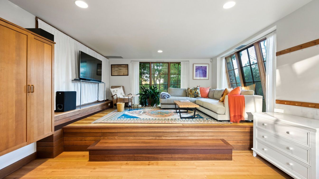 Interior, Living room, Recessed Lighting, Wood Texture Flooring