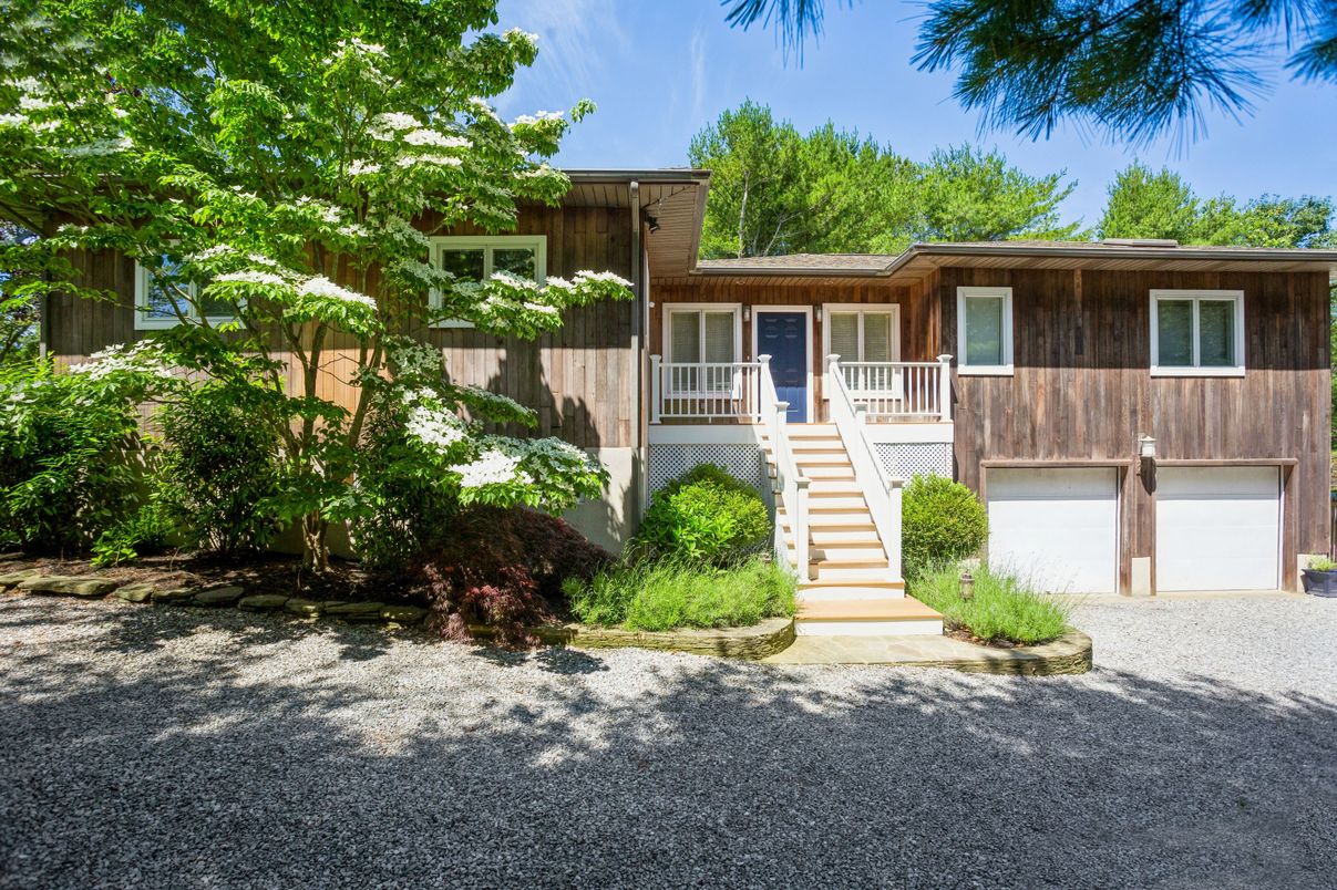 Attached, Exterior, Facade, Raised Ranch