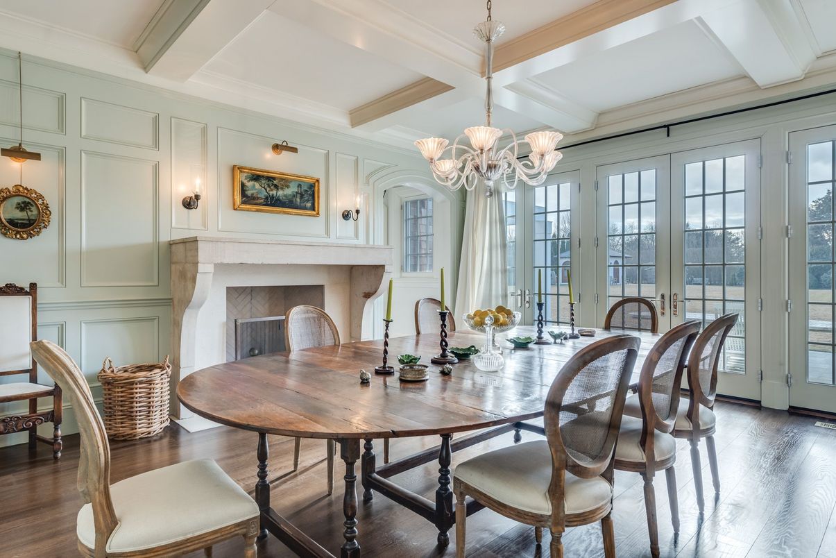 Chandelier, Dining room, Fireplace, Interior, Wood Texture Flooring
