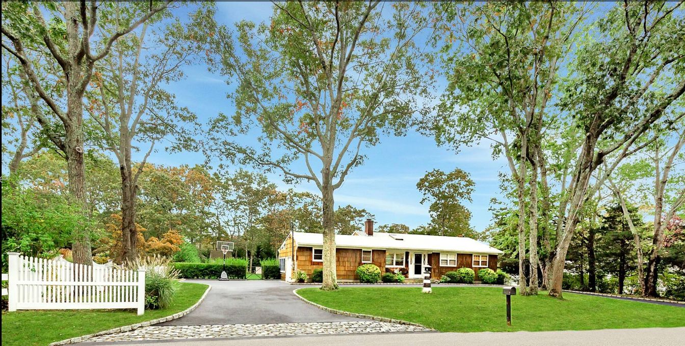 Exterior, Facade, Brick Facade, Ranch