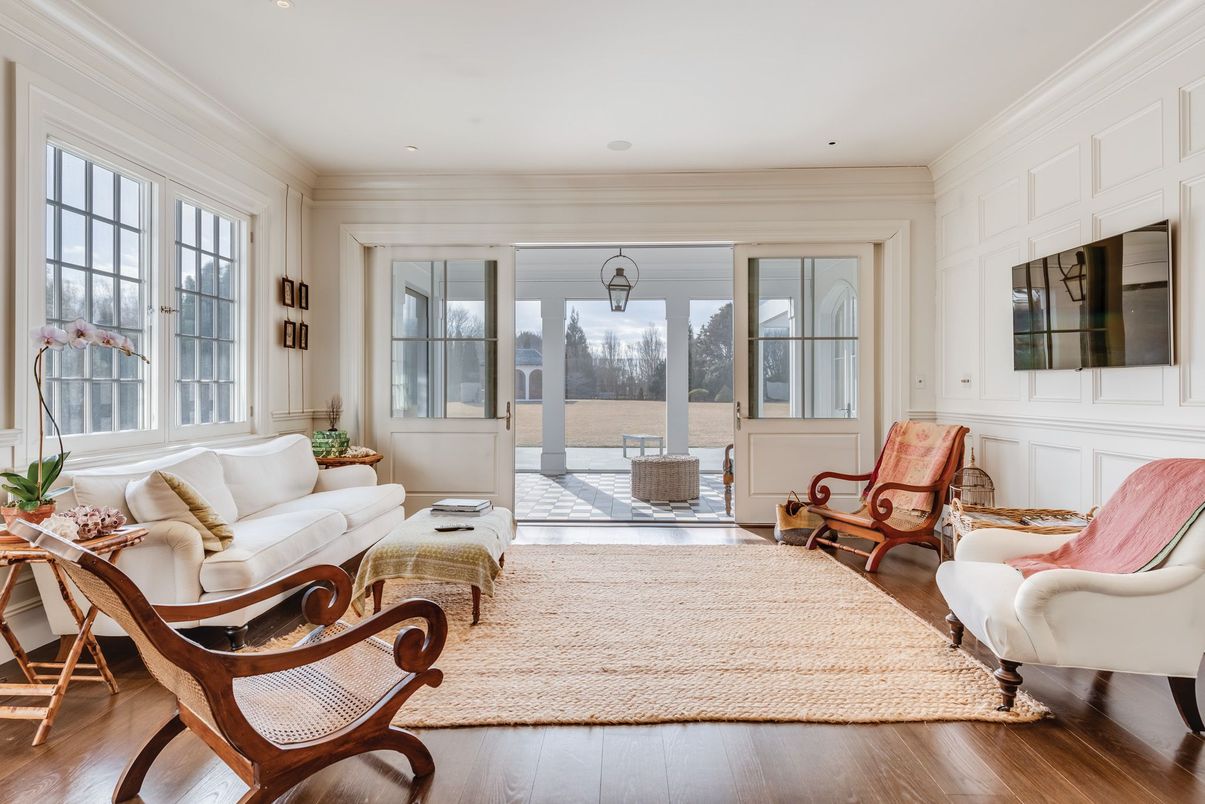 Interior, Living room, Recessed Lighting, Sun Room, Wood Texture Flooring