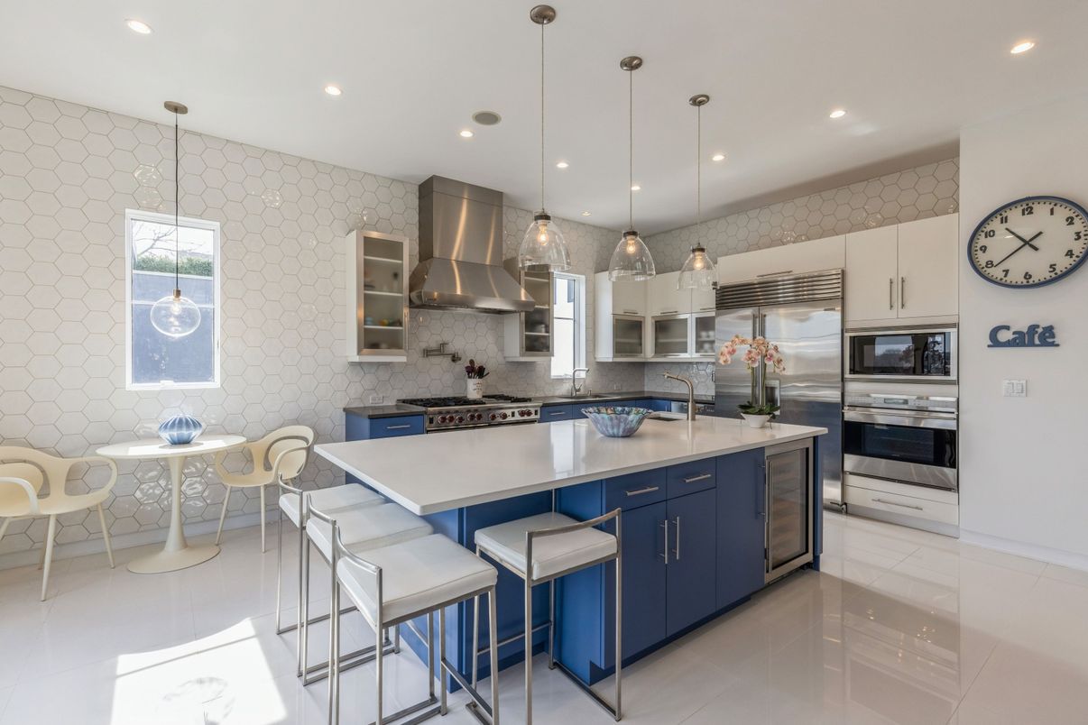 Dining room, Interior, Kitchen, Pendant Lights, Recessed Lighting, Stainless Steel Appliances
