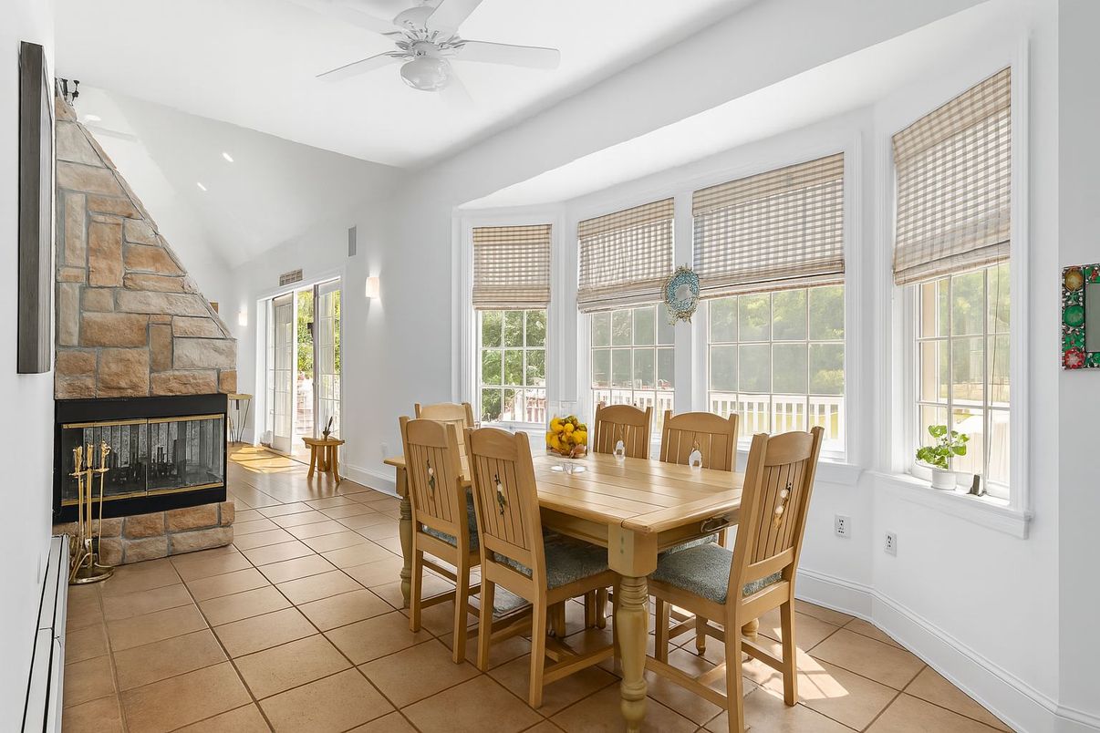 Dining room, Fireplace, Interior