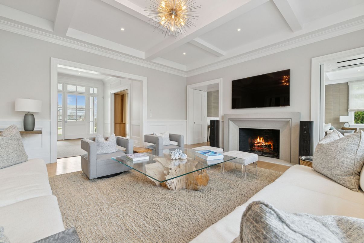 Fireplace, Interior, Living room, Pendant Lights, Recessed Lighting, Wood Texture Flooring