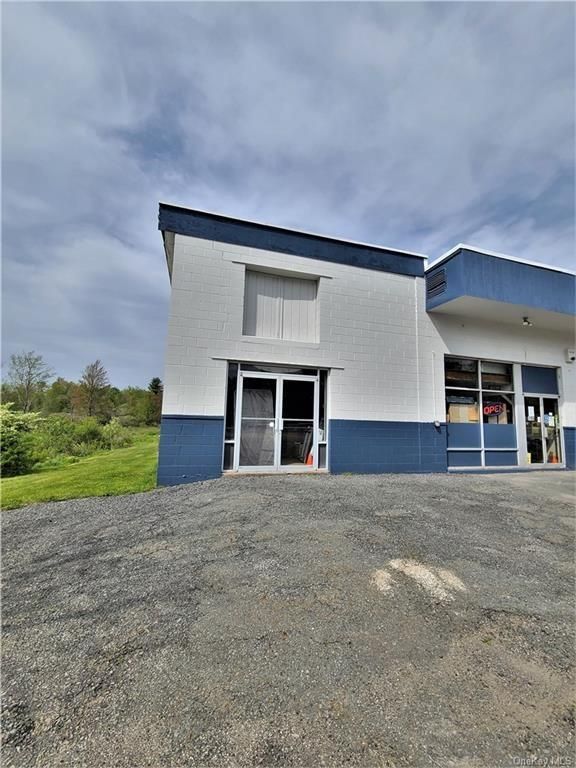 Backyard, Exterior, Facade, Modern