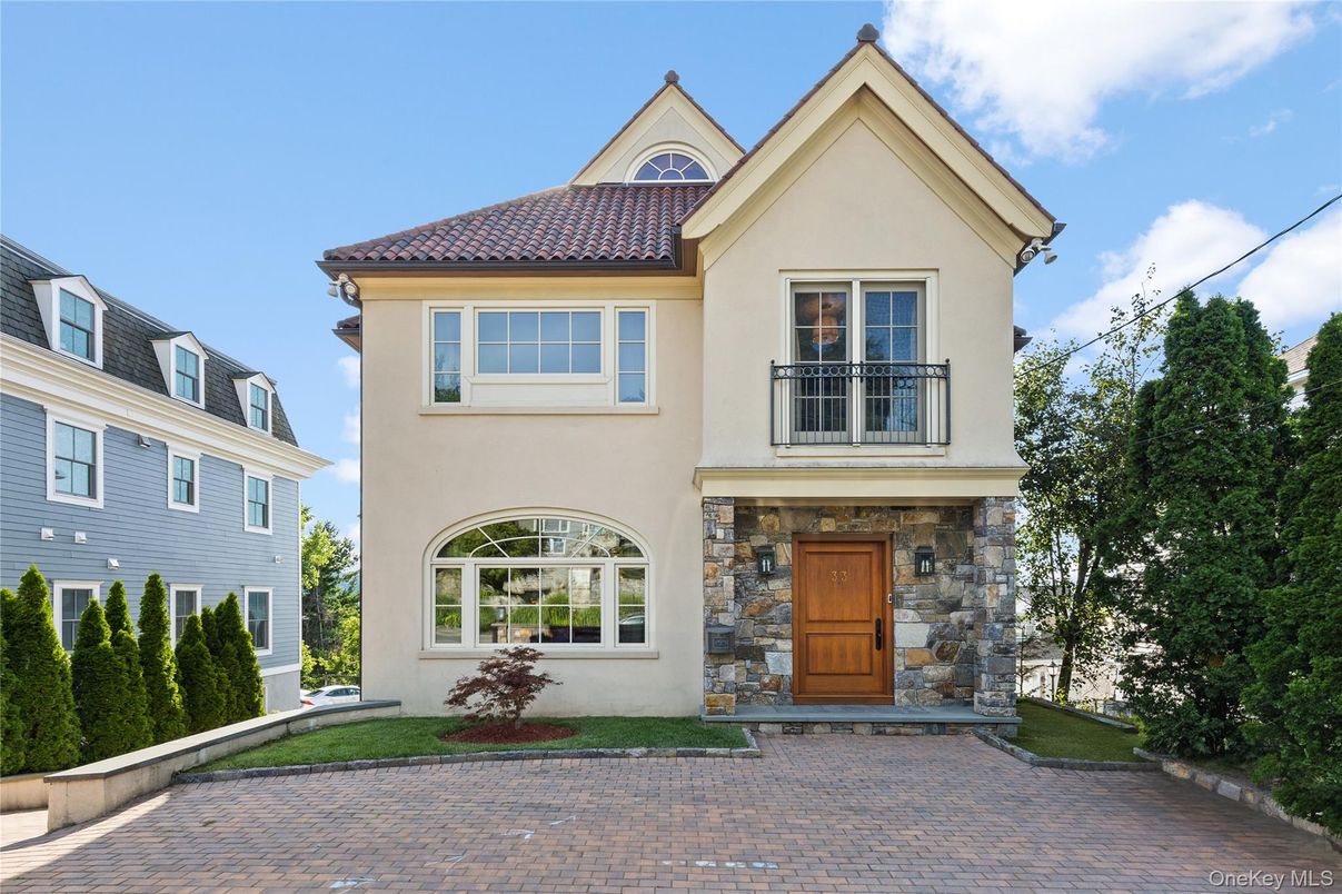 Exterior, Facade, Mediterranean