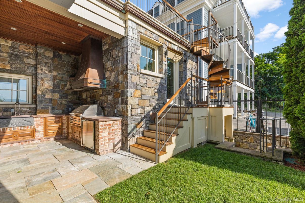 Exterior, Outdoor Kitchen