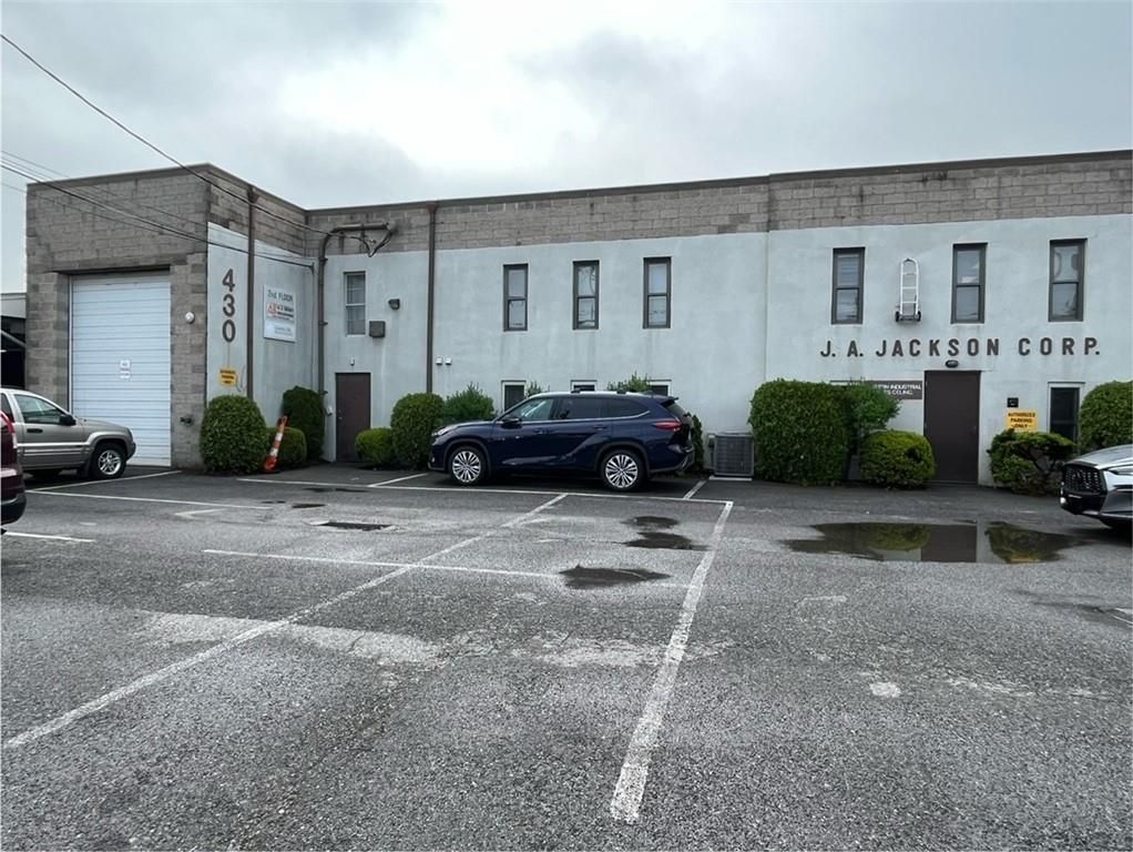 Exterior, Facade, Condo Building