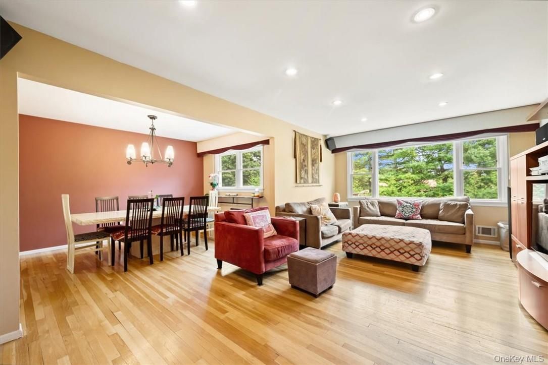 Chandelier, Dining room, Interior, Living room, Recessed Lighting, Wood Texture Flooring