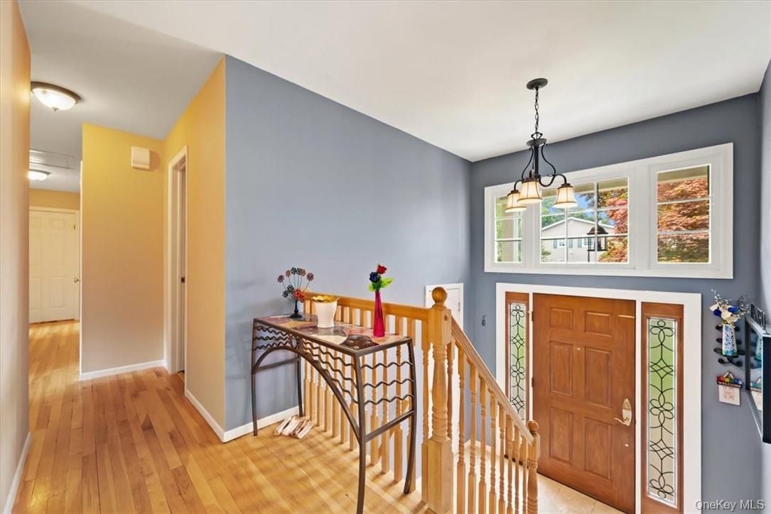 Interior, Pendant Lights, Wood Texture Flooring