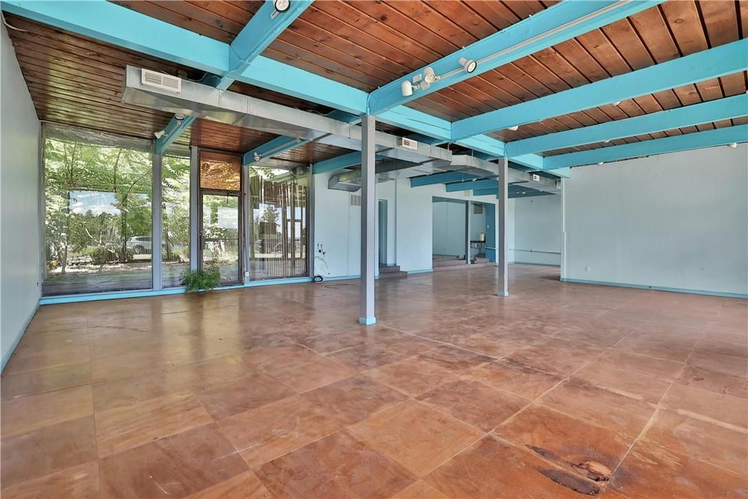 Empty room, Interior, Wooden Ceilings