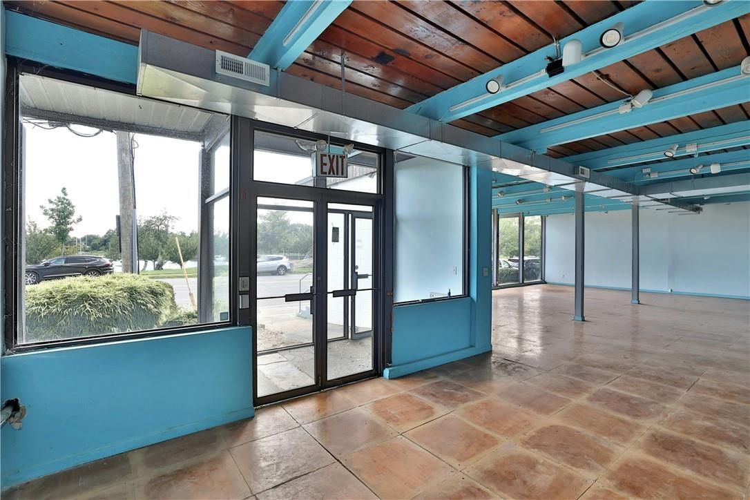 Empty room, Interior, Wooden Ceilings