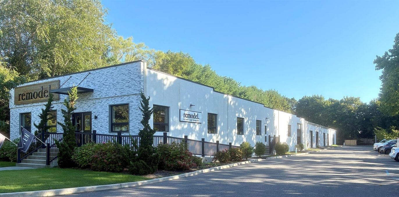 Exterior, Facade, Modern