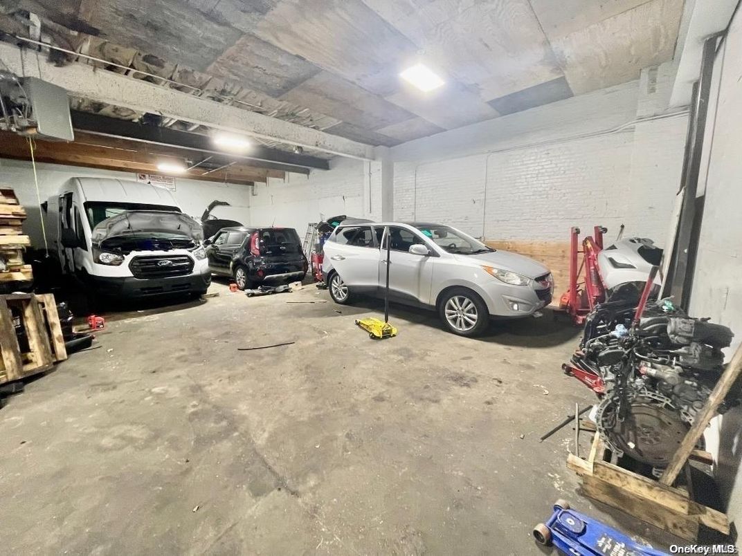Garage, Interior