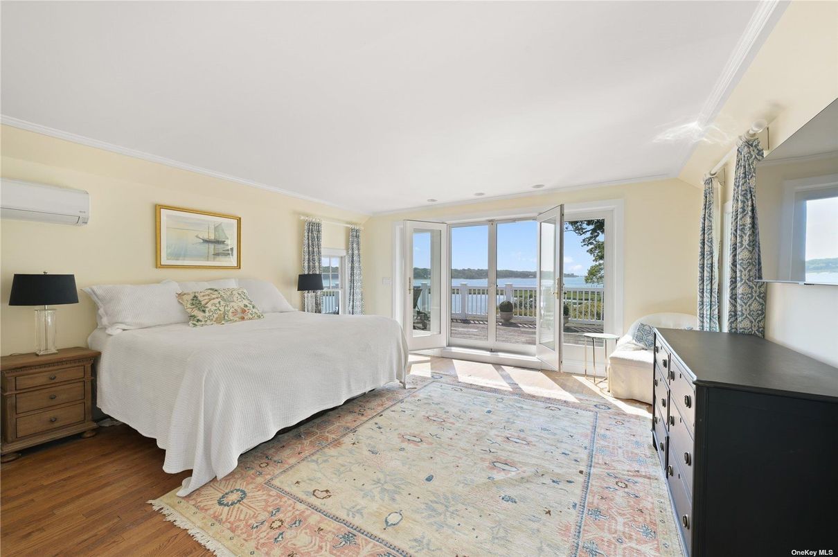 Bedroom, Interior, Water, Wood Texture Flooring