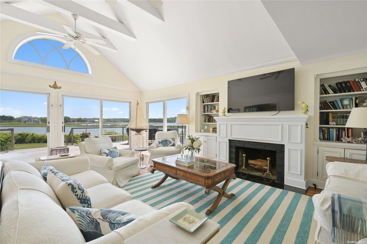 Fireplace, Interior, Living room, Water