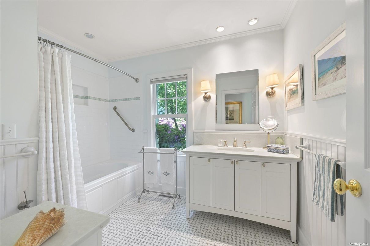 Bathroom, Interior, Recessed Lighting