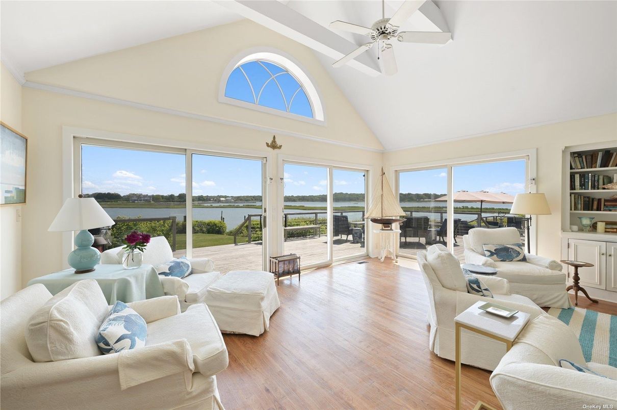 Interior, Living room, Sun Room, Water, Wood Texture Flooring
