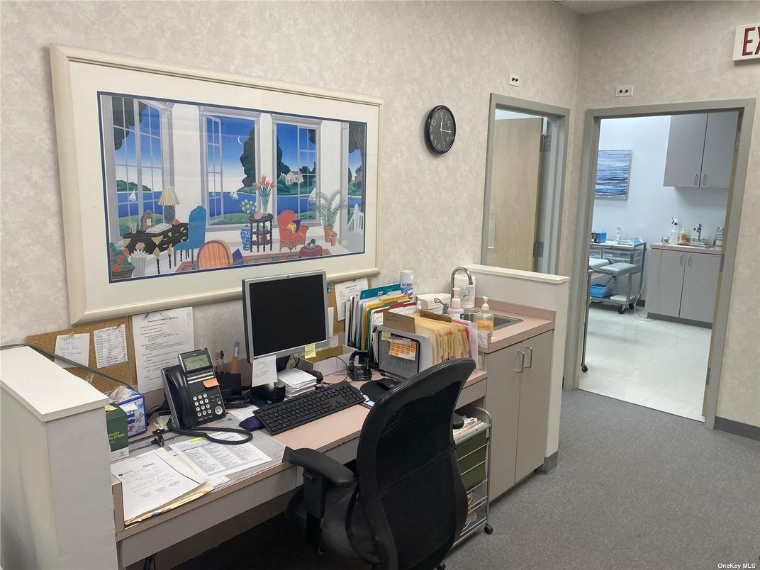 Home Office, Interior