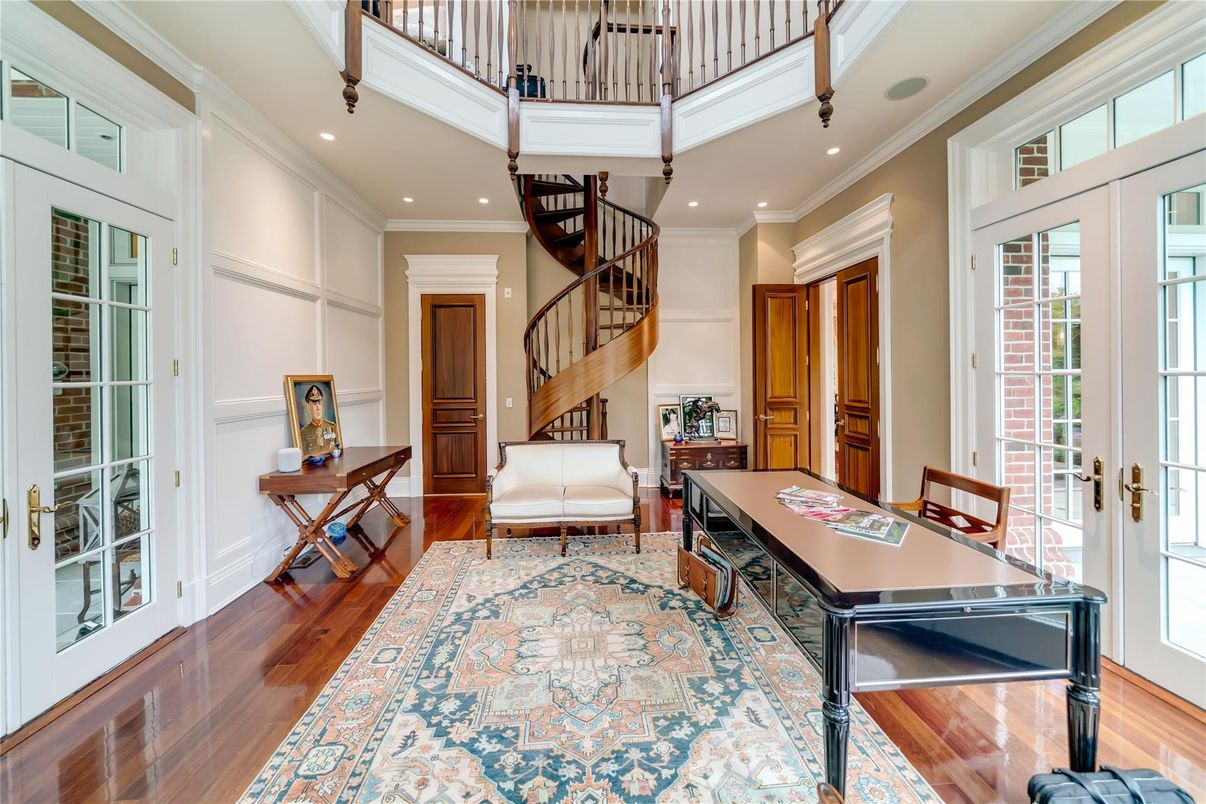 Interior, Recessed Lighting, Wood Texture Flooring