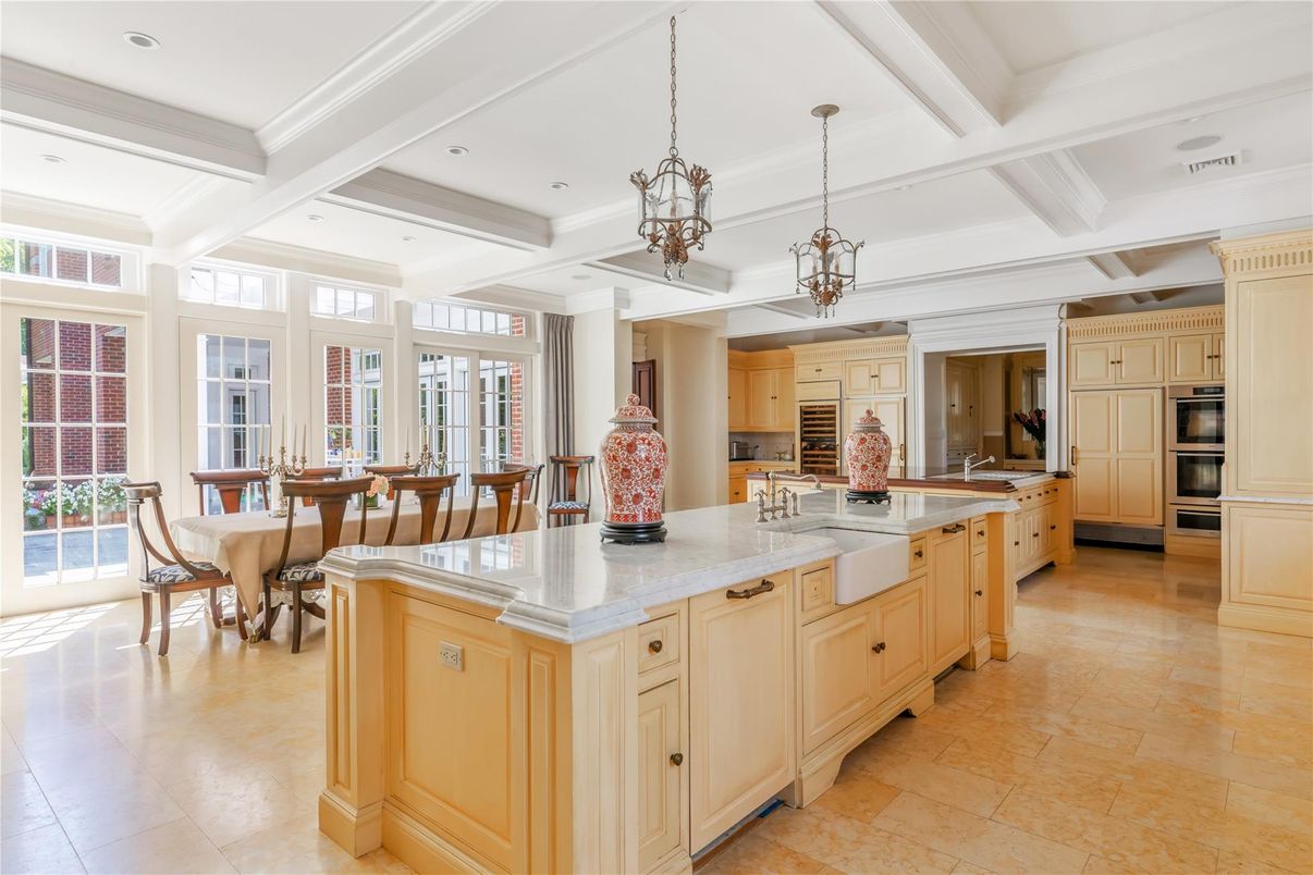 Chandelier, Dining room, Interior, Kitchen, Pendant Lights, Recessed Lighting, Stainless Steel Appliances