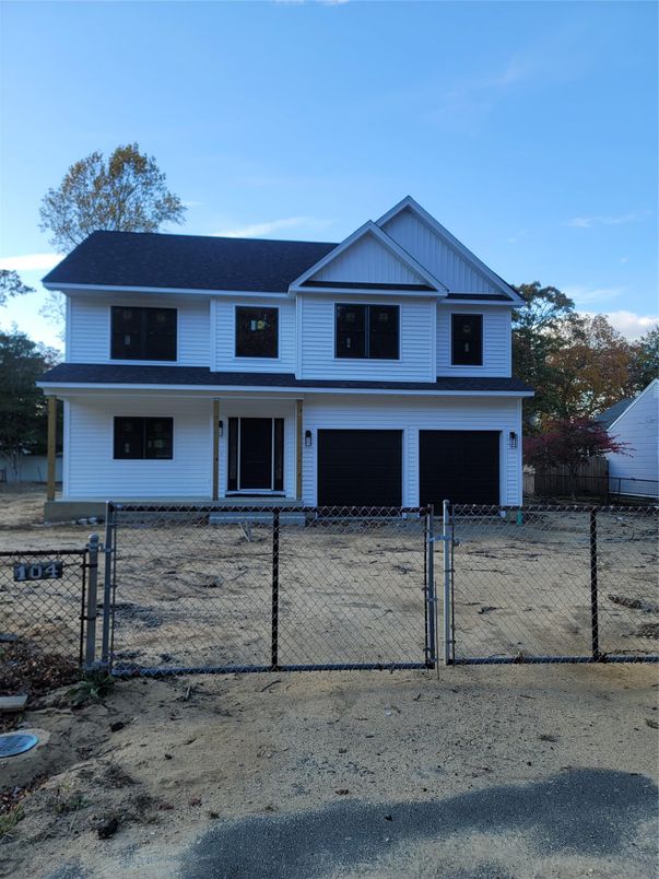 Attached, Exterior, Facade, Farmhouse