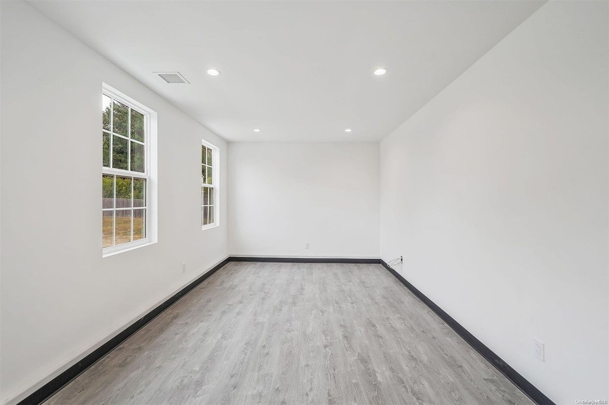 Empty room, Interior, Recessed Lighting, Wood Texture Flooring