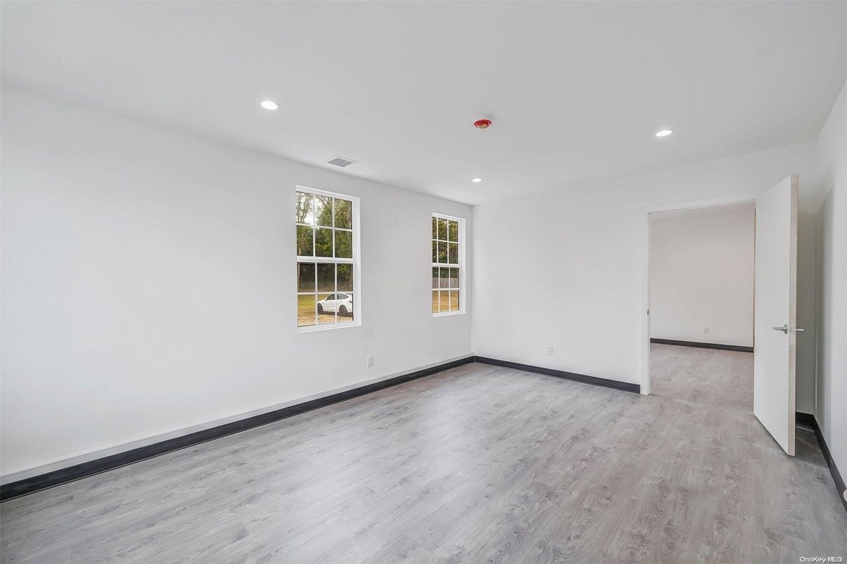 Empty room, Interior, Recessed Lighting, Wood Texture Flooring
