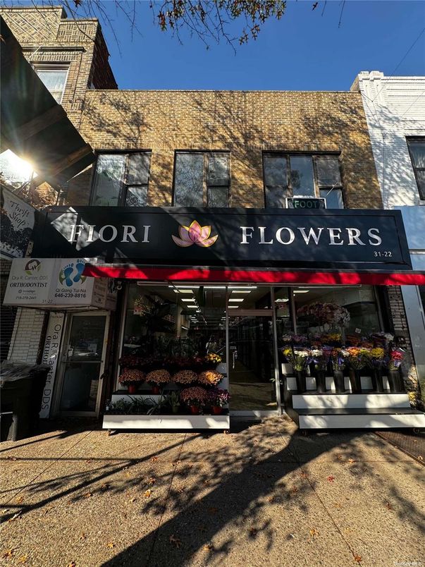 Exterior, Facade, None