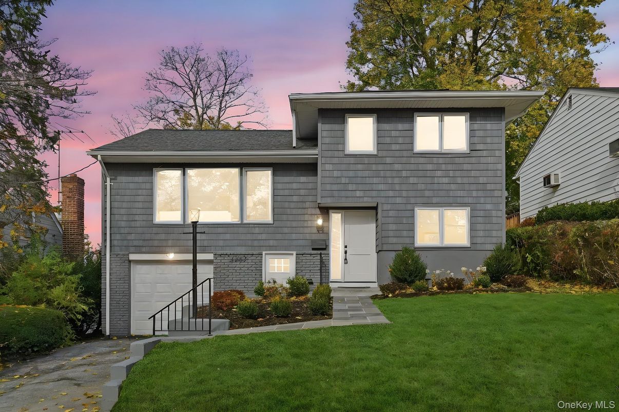 Attached, Exterior, Facade, Split Level