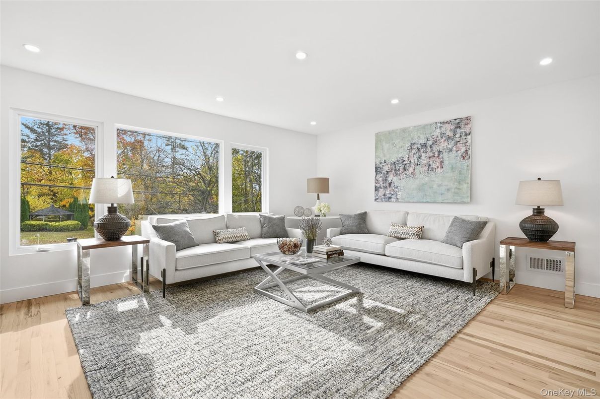 Interior, Living room, Recessed Lighting, Wood Texture Flooring