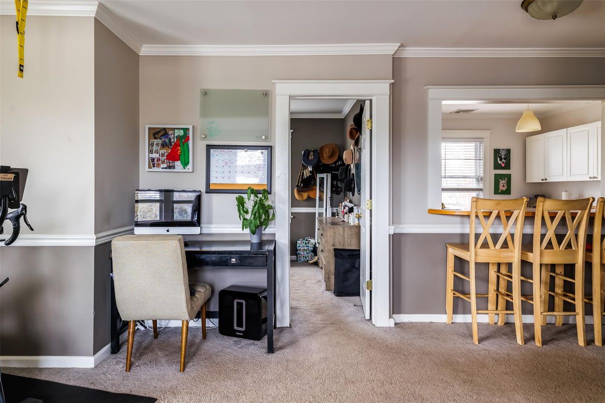 Home Office, Interior