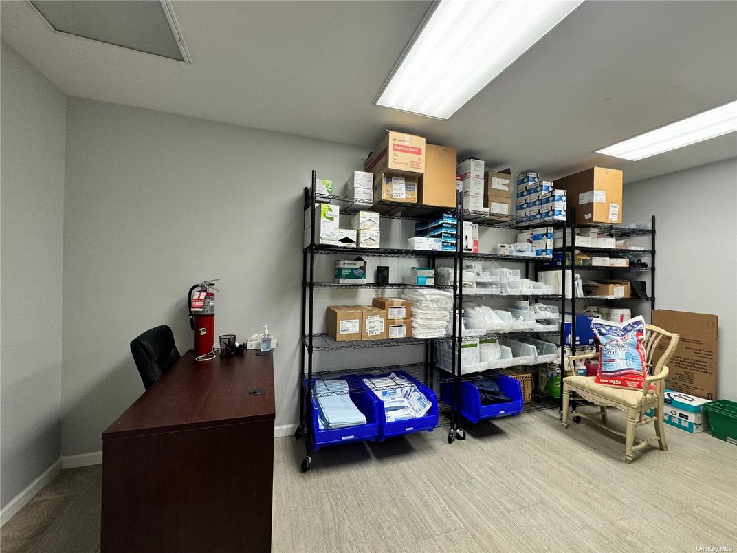 Home Office, Interior