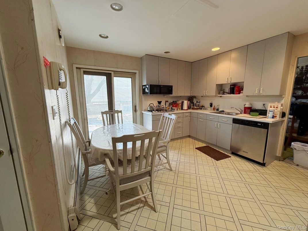 Dining room, Interior, Kitchen, Recessed Lighting