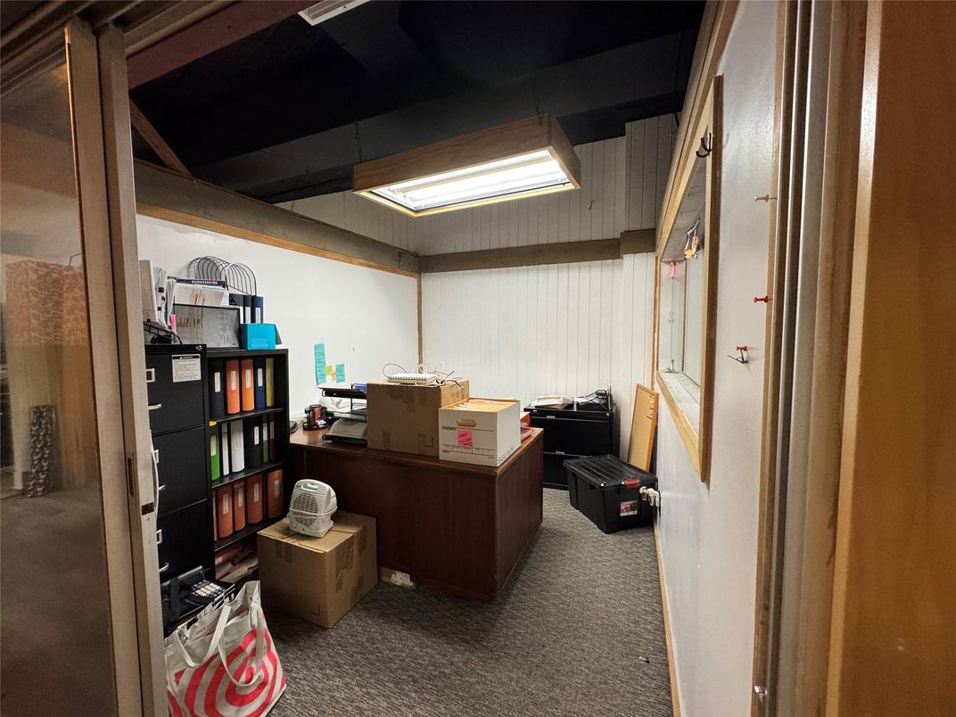 Home Office, Interior