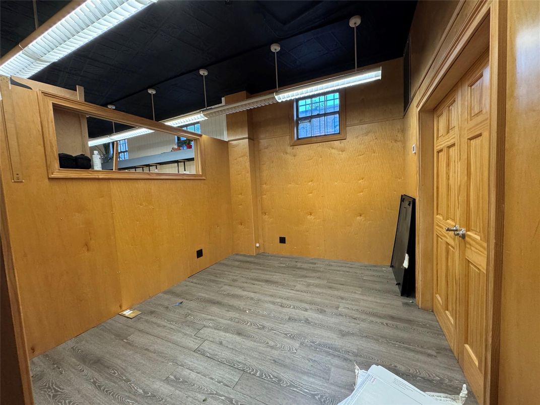 Empty room, Interior, Pendant Lights, Wood Texture Flooring, Wooden Walls