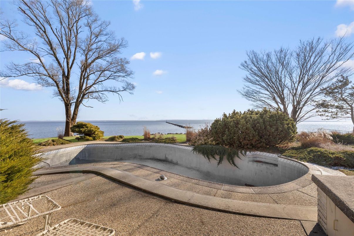 Exterior, Pool, Water