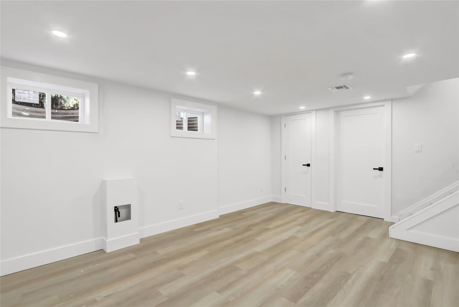 Empty room, Interior, Recessed Lighting, Wood Texture Flooring