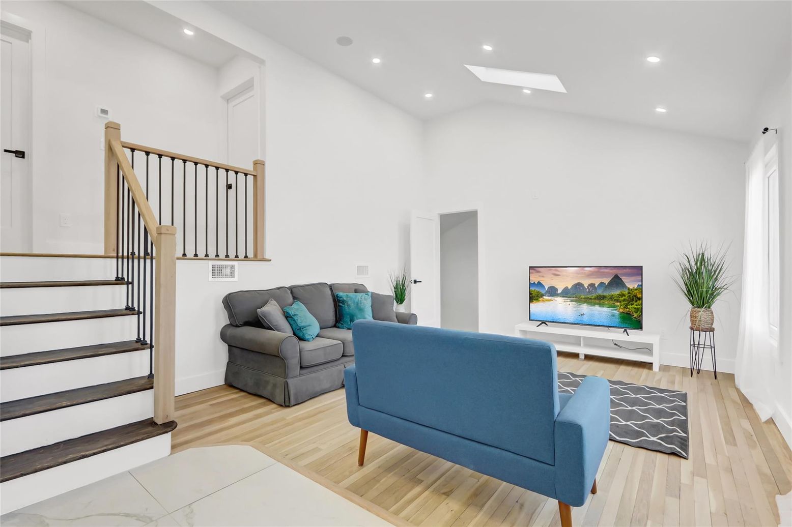 Interior, Recessed Lighting, Wood Texture Flooring