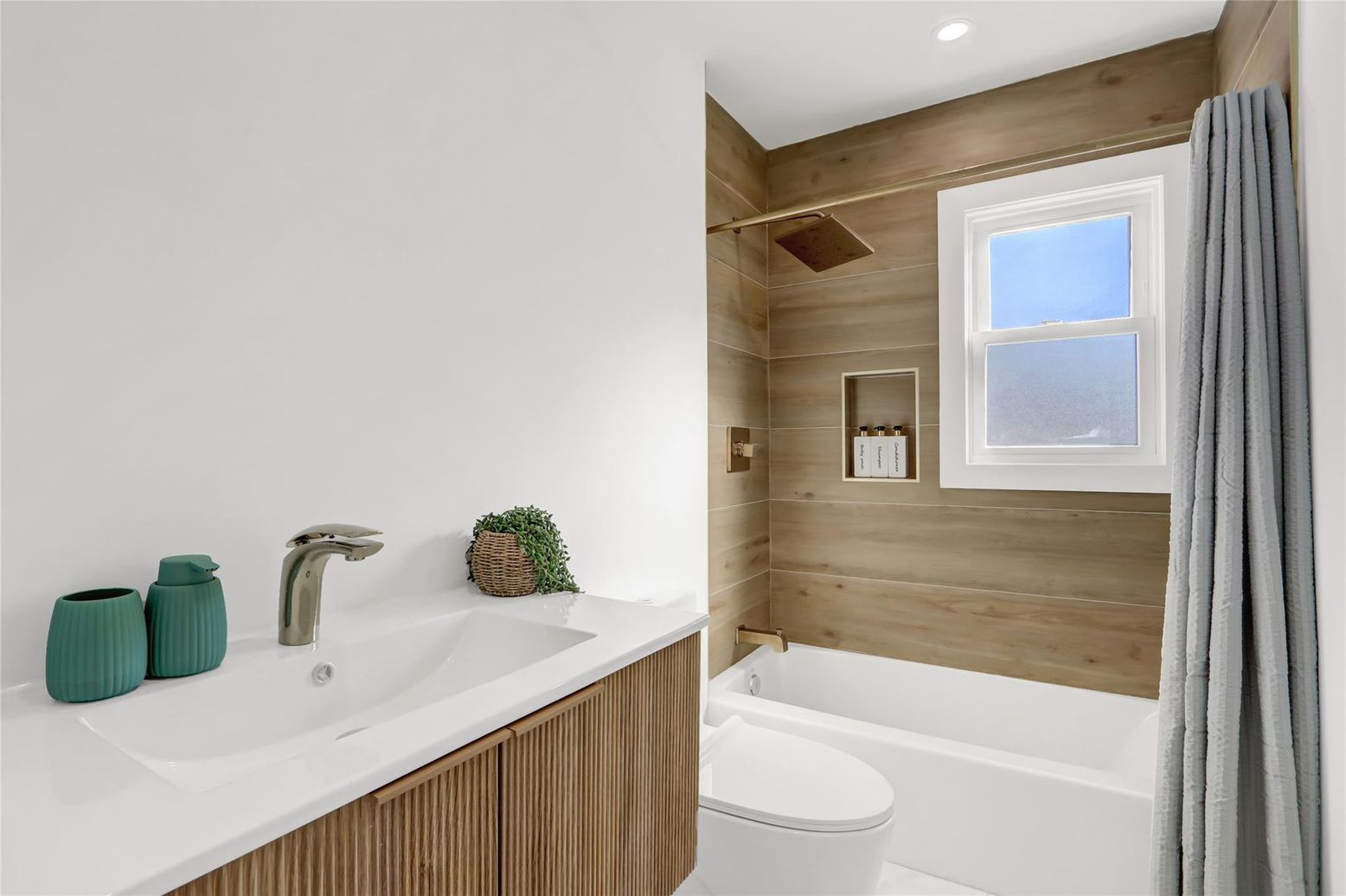 Bathroom, Interior, Recessed Lighting