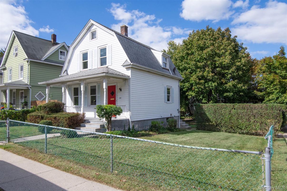 Exterior, Facade, Farmhouse