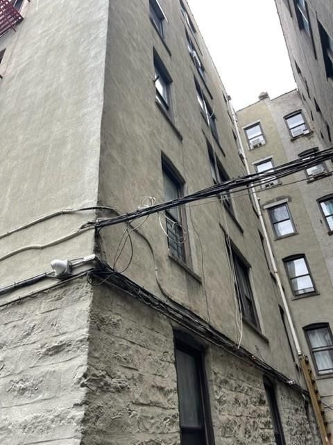 Exterior, Facade, Rowhouse