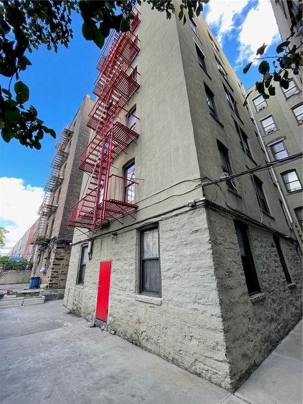 Exterior, Facade, Condo Building