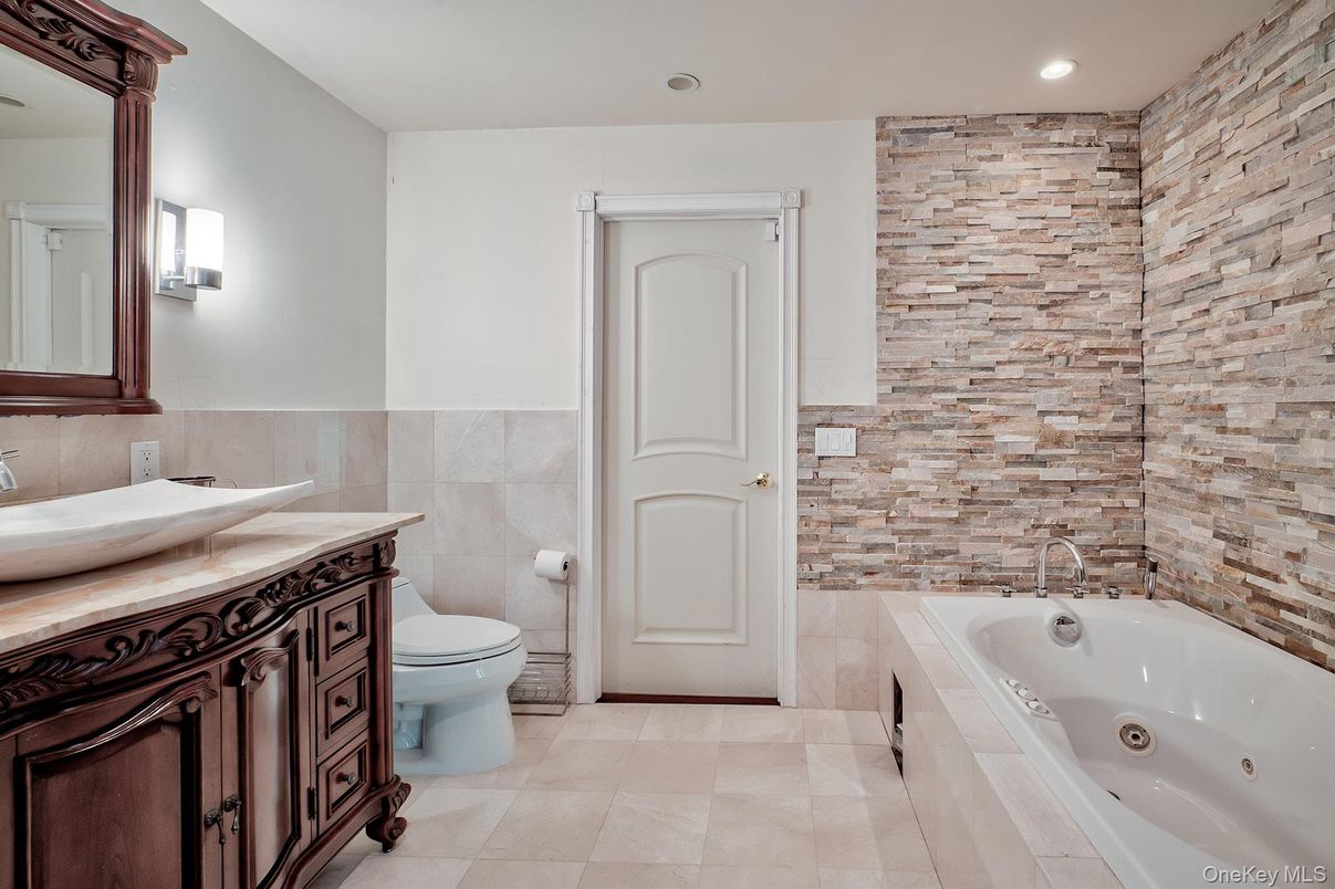 Bathroom, Interior, Recessed Lighting