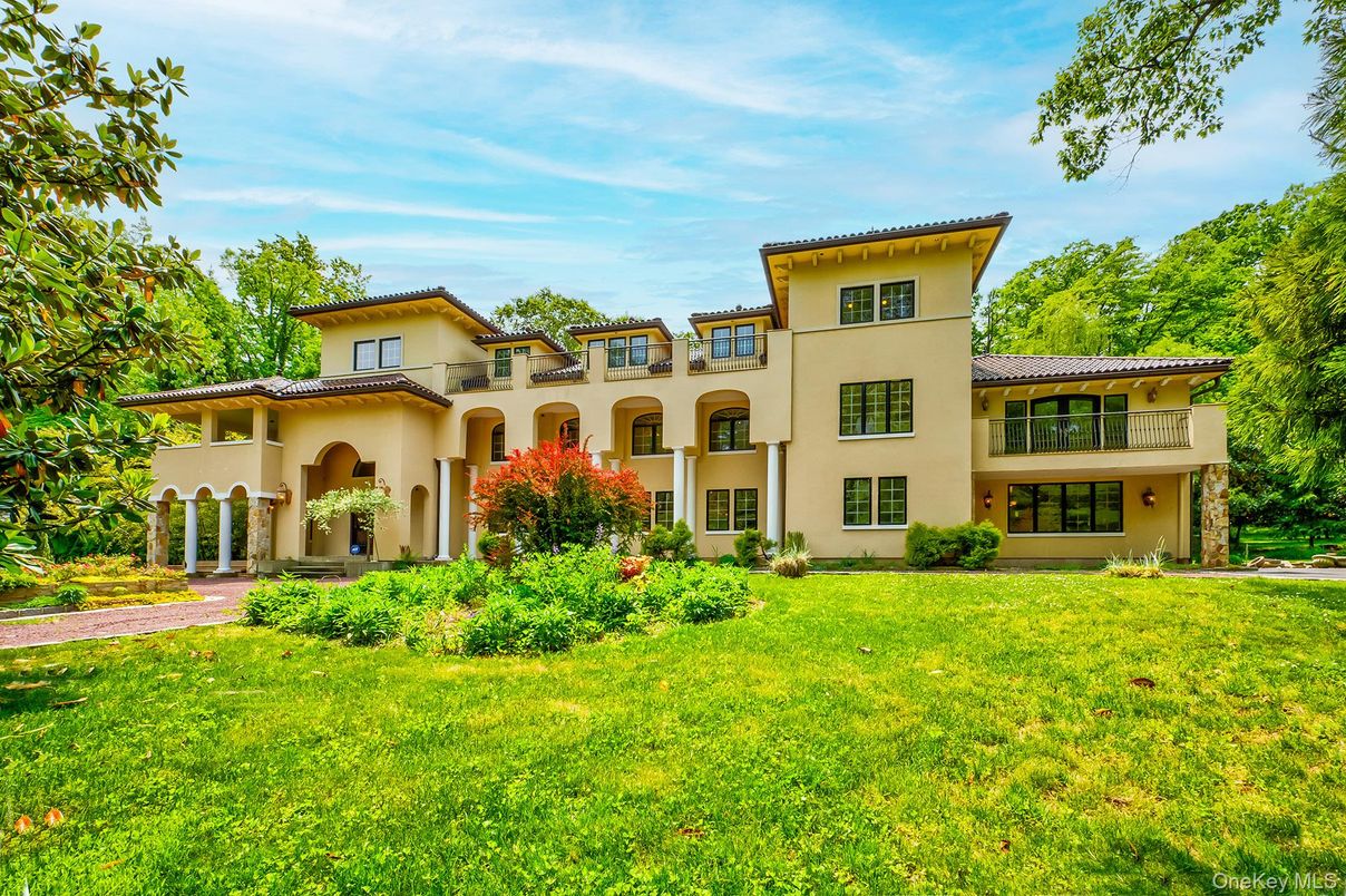 Backyard, Exterior, Facade, Mediterranean