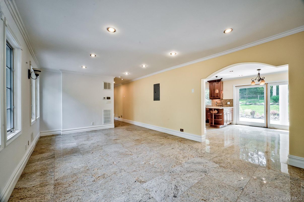 Empty room, Interior, Recessed Lighting