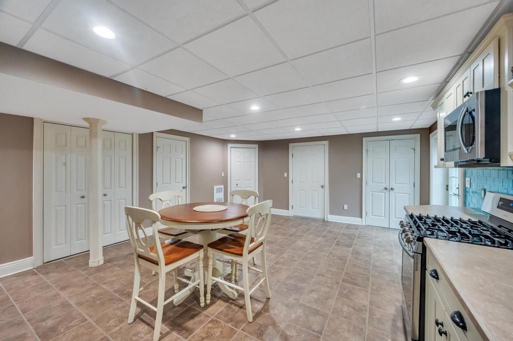 Dining room, Interior, Kitchen, Recessed Lighting